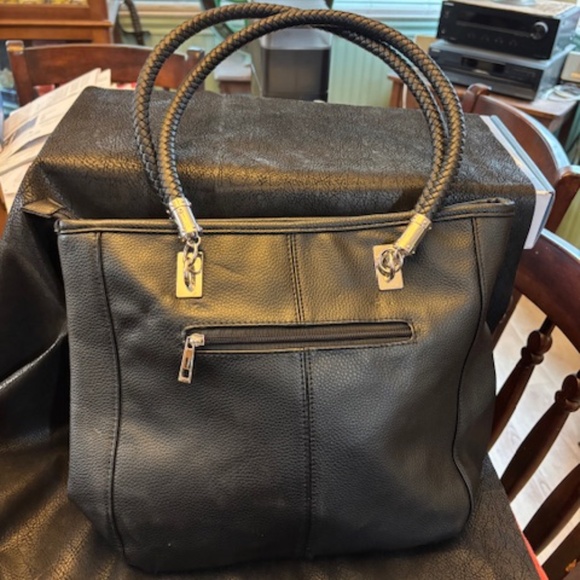 Nice Black leather hand/shoulder  bag (NWOT) - Picture 1 of 3